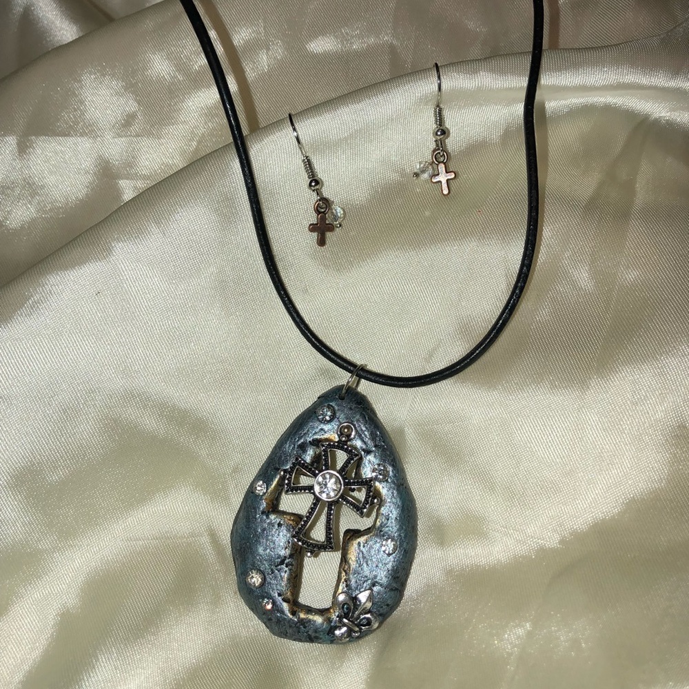 Gorgeous blue rock cross pendant & earrings NWT